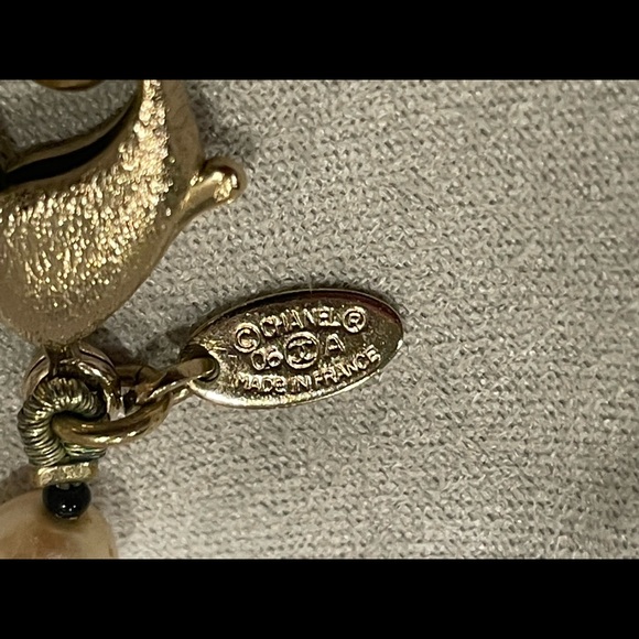 Authentic Chanel relaunch 1919 pearl necklace - Picture 16 of 16